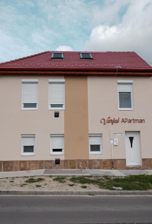 Varfal Apartman Erlau Exterior foto